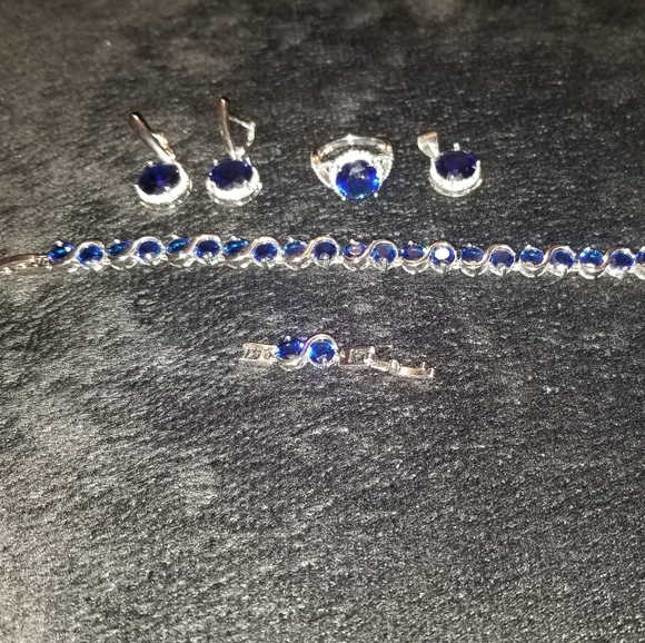 💙SOLD💙Jewelry/Accessories Set - Picture 4 of 6